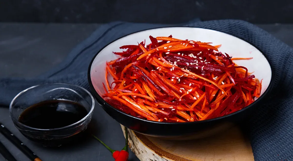 Постный салат из свеклы и моркови по-корейски