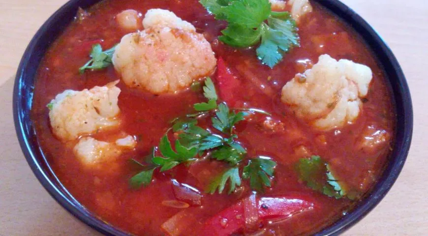 Постный вегетарианский борщ с цветной капустой и кабачками