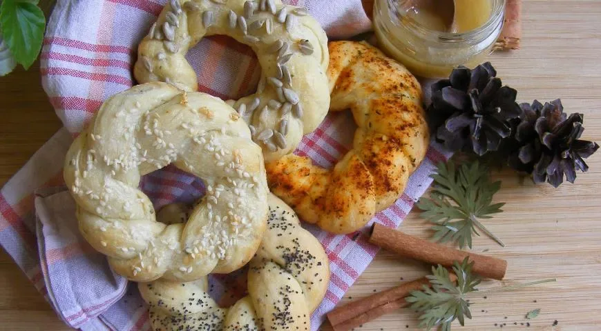 Пряные плетенки с картофелем и французскими травами