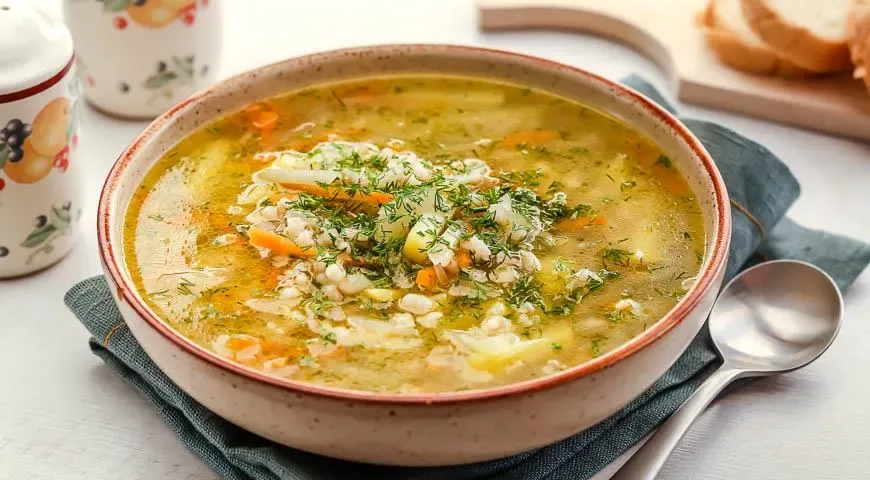 Рассольник с перловкой и солёными огурцами