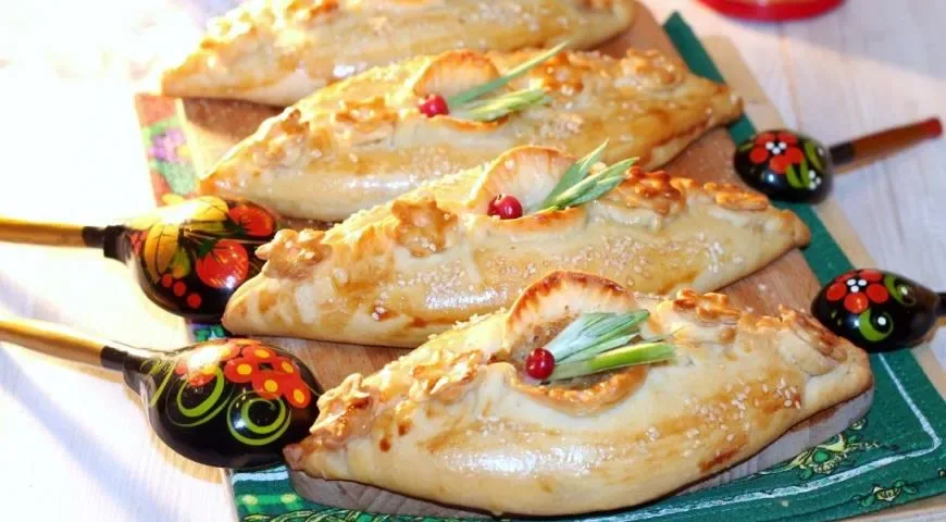 Расстегаи с капустой и мясом