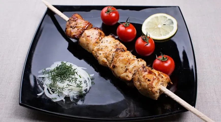 Шашлык из курицы в чесночно-луковом маринаде