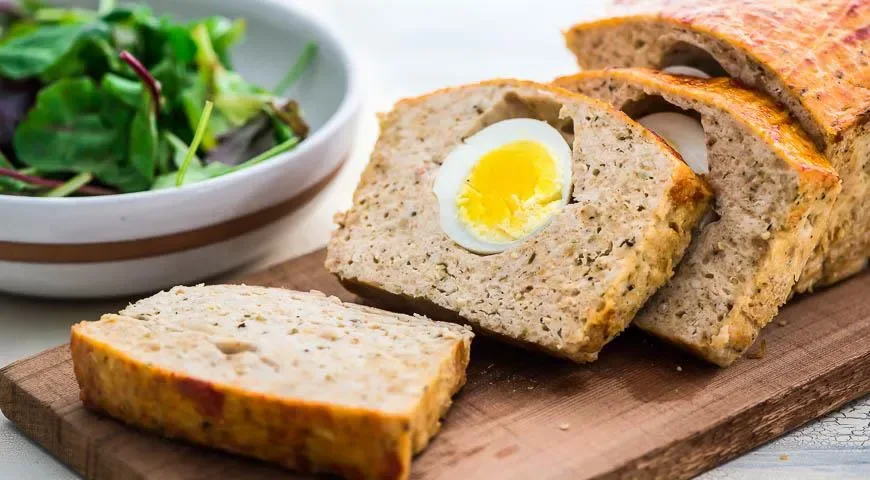Рулет из курицы с яйцами