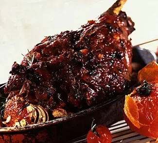 Рулет из свинины с черносливом и грибами