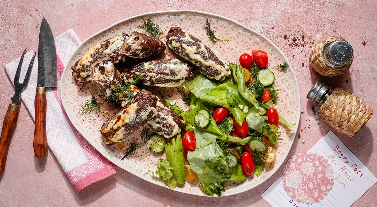 Рулетики из говядины с черносливом и грецкими орехами