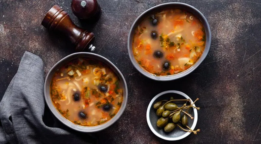 Рыбная солянка с кальмарами