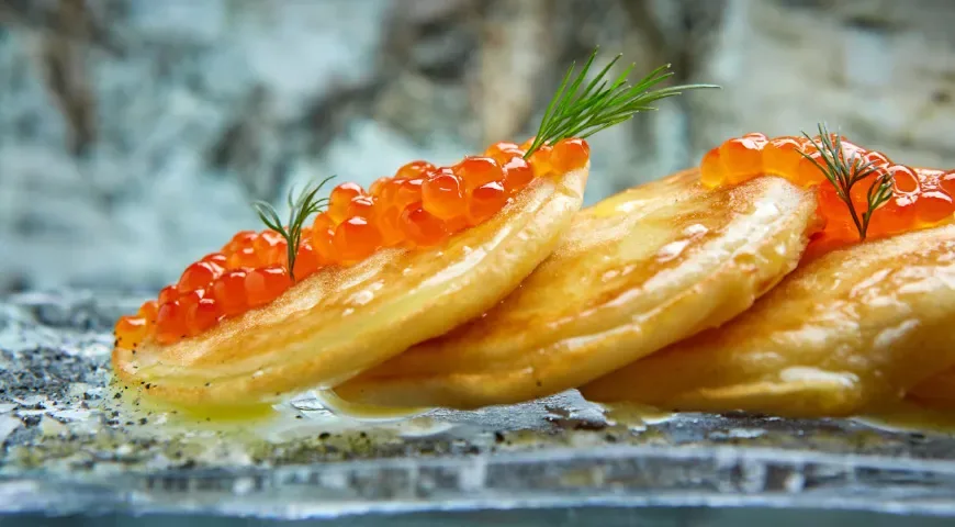 Ржаные блины с икрой