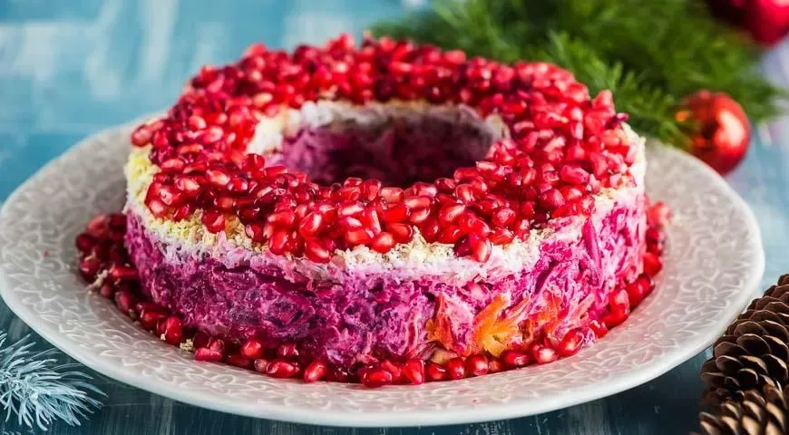 Салат «Гранатовый браслет» с курицей