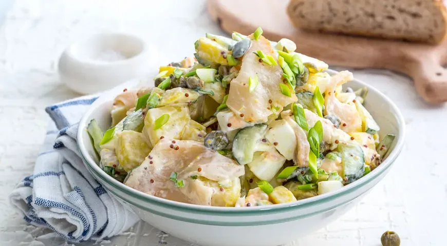 Салат из картофеля с масляной рыбой