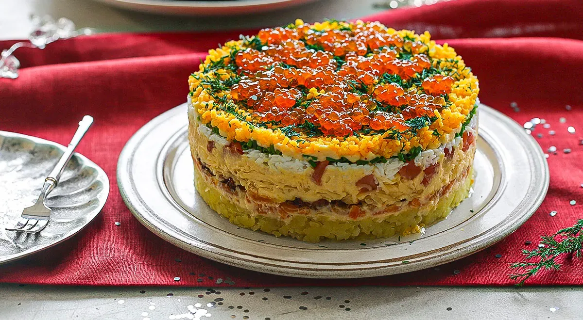Салат Мимоза с жареным луком