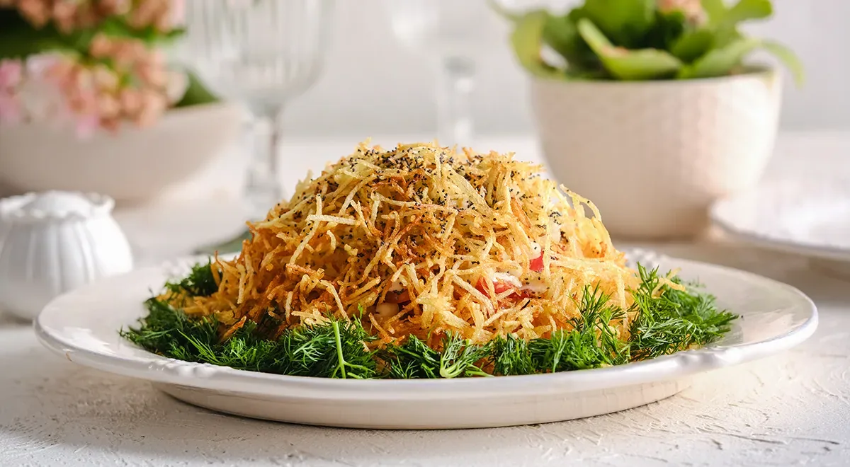 Салат Муравейник с копчёной курицей