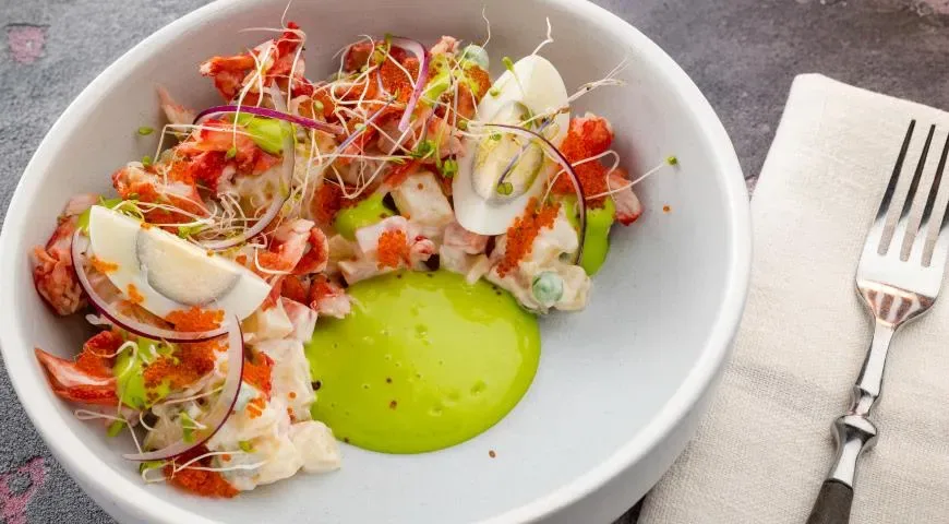 Салат оливье с натуральным крабом