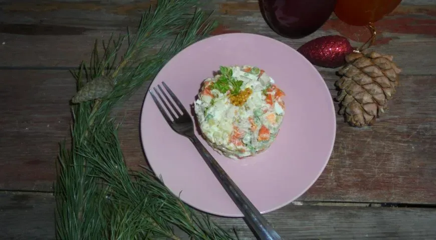 Салат Оливье со свининой