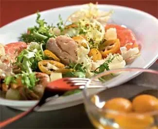 Салат с маринованными кумкватами