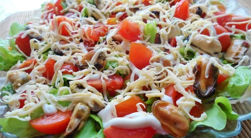 Салат с мидиями в масле