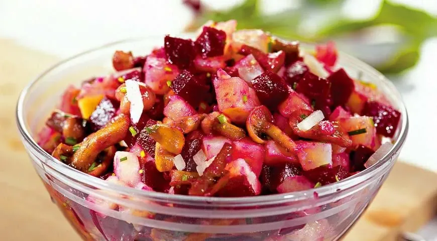 Салат Винегрет с маринованными опятами