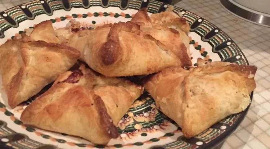 Самса с курицей из готового теста