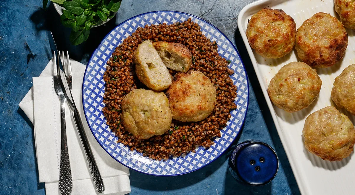 Сочные куриные котлеты с кабачком в духовке