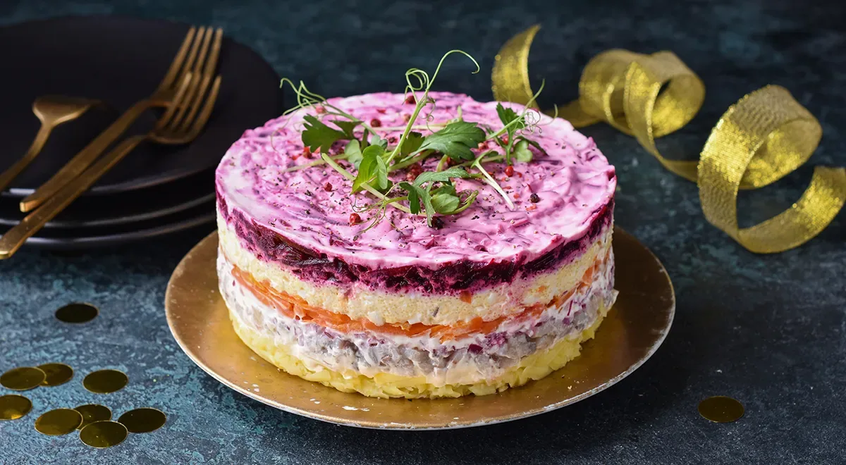 Селедка под шубой с икрой мойвы