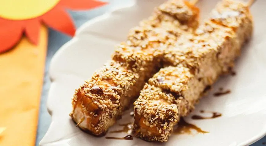 Шашлычки из семги в кунжуте