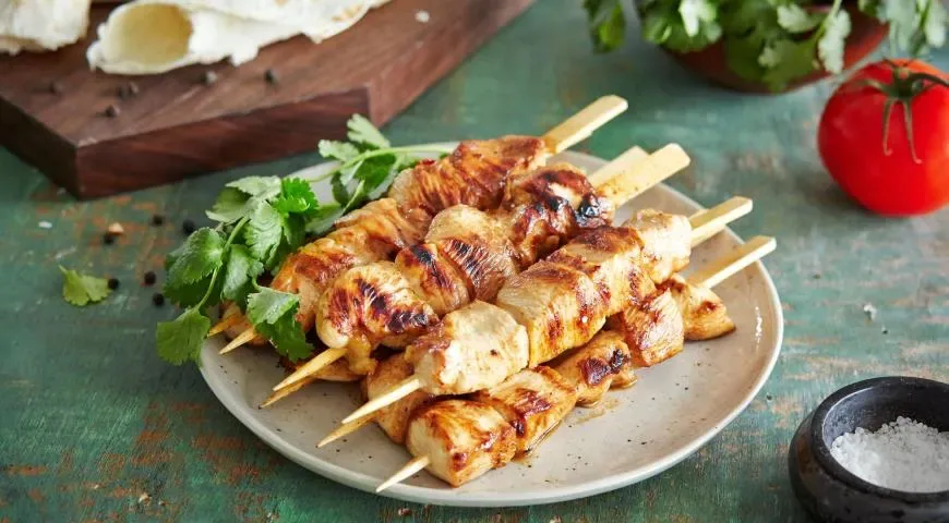 Шашлык из курицы в маринаде из пива и меда