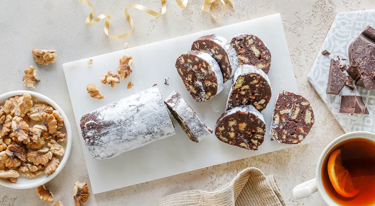 Шоколадная колбаса из печенья и какао