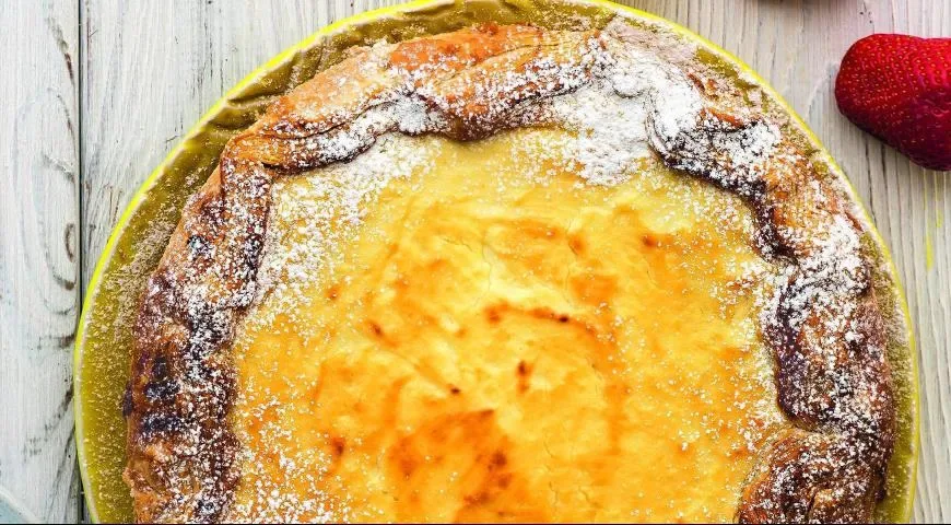 Слоеная ватрушка с творогом и медом