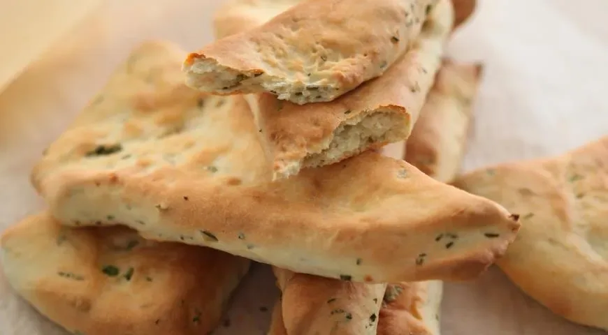 Сметанные лепёшки с чесноком