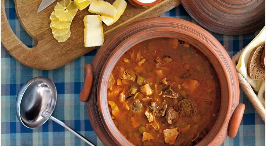 Солянка мясная сборная (рецепт без картошки)