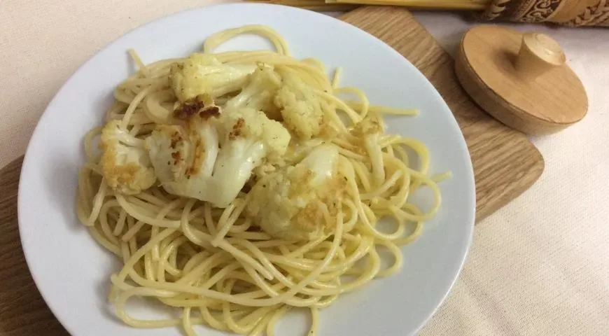 Спагетти с запечённой цветной капустой