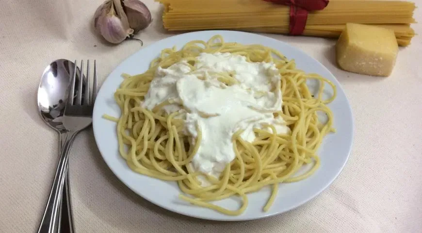 Спагетти в сливочно-сырном соусе