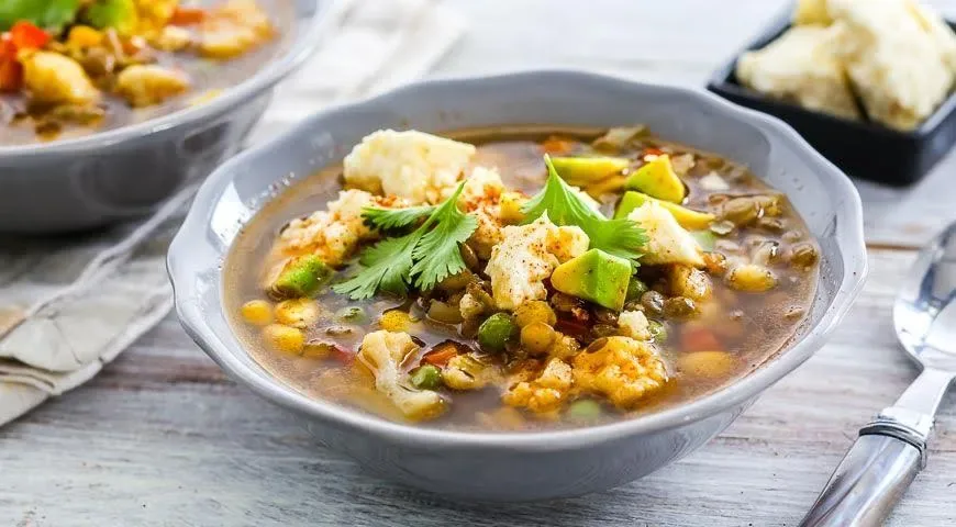 Суп из чечевицы с овощами и сыром