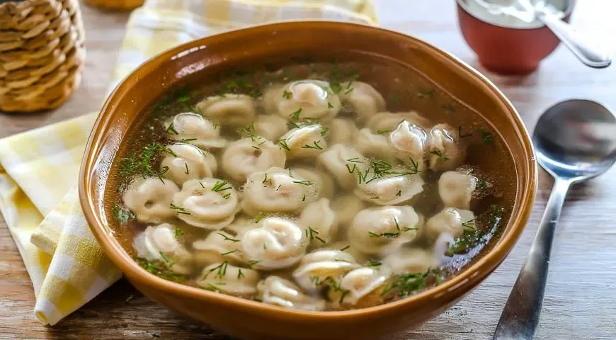 Пельмени с бульоном