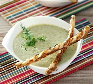 Суп-пюре из брокколи с маковыми палочками