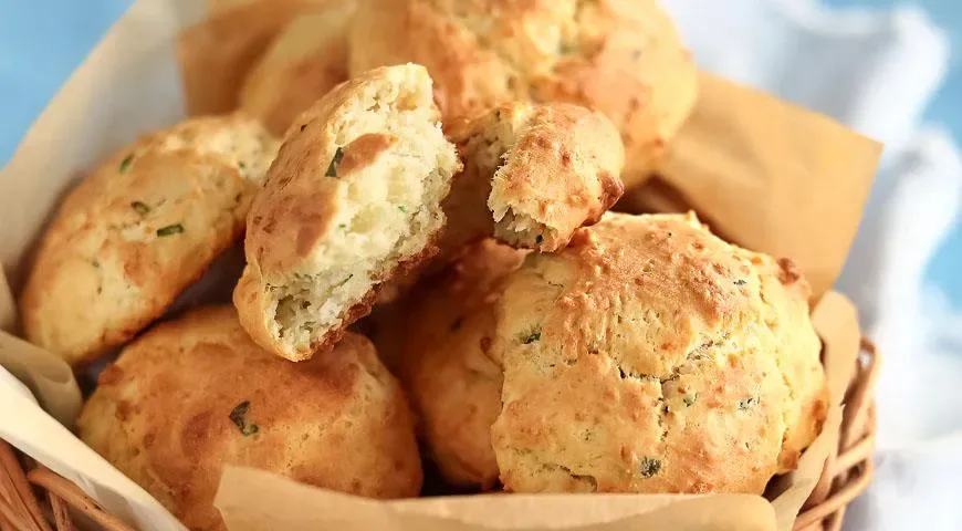 Сырное печенье с зеленым луком
