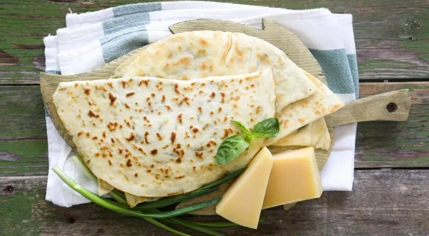 Сырные лепешки с зеленью на кефире