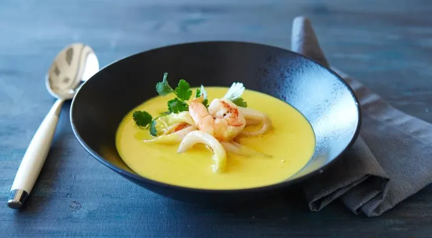 Тайский суп карри с морепродуктами