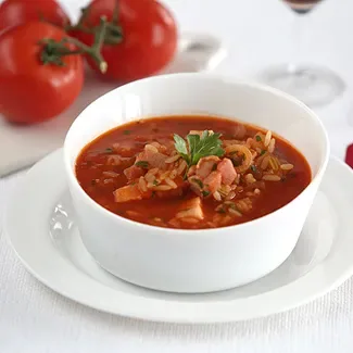 Томатный суп с копчёной грудинкой и рисом в мультиварке