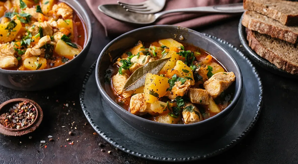 Тушёная картошка с курицей в мультиварке
