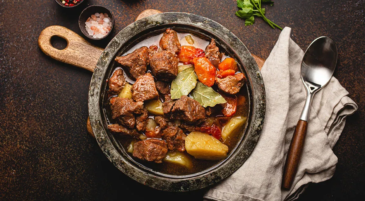 Тушеная картошка с мясом в афганском казане