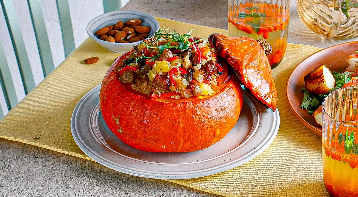 Тыква, фаршированная рисом и мясом