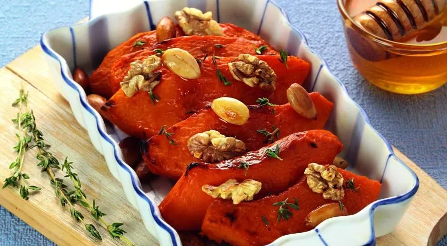 Тыква с мёдом и орехами