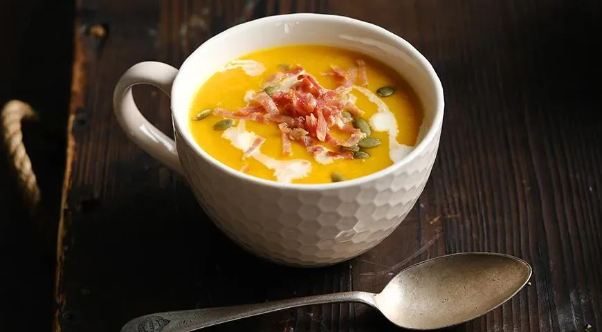 Тыквенный суп с беконом и сливками