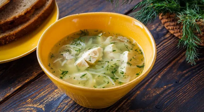 Уха из белой морской рыбы с укропом