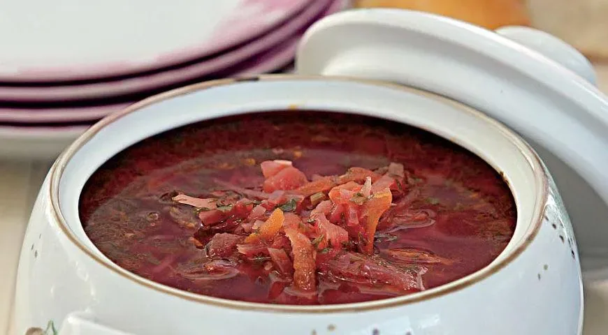 Украинский борщ с пампушками и салом