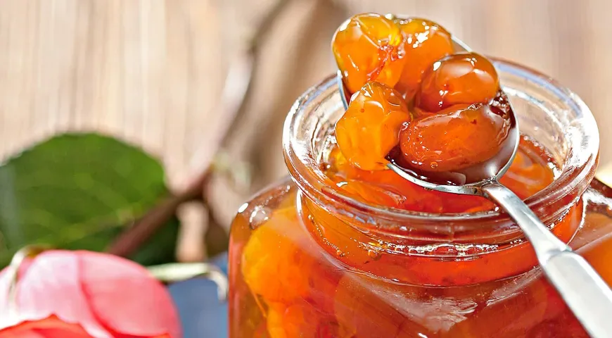 Варенье из белой черешни с орехами