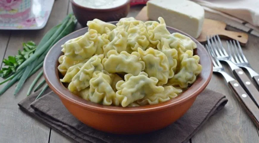 Вареники с адыгейским сыром и зеленью