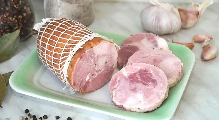 Ветчина из свинины и курицы