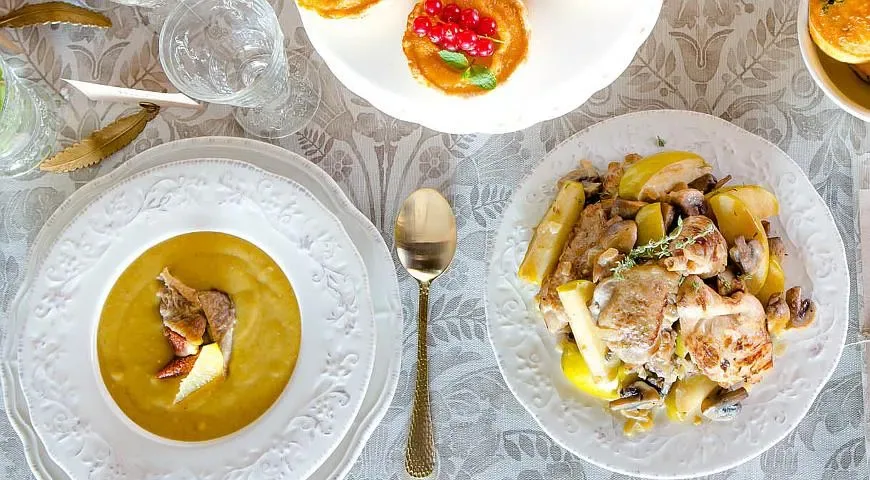 Цесарка с яблоками