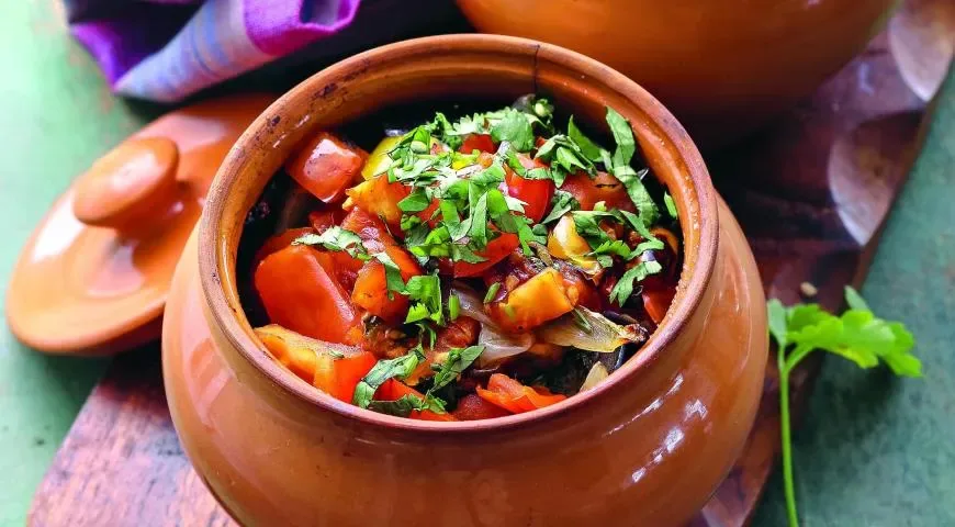 Чанахи из баранины в горшочках